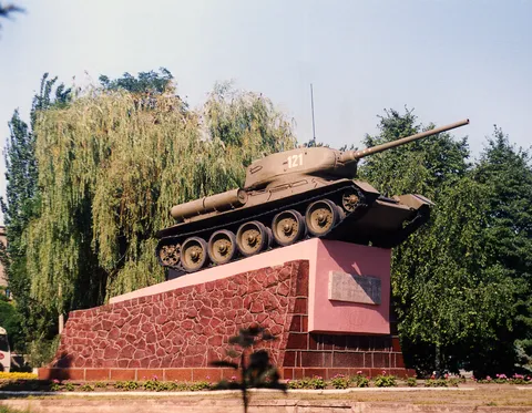 Мариуполь, памятник-танк