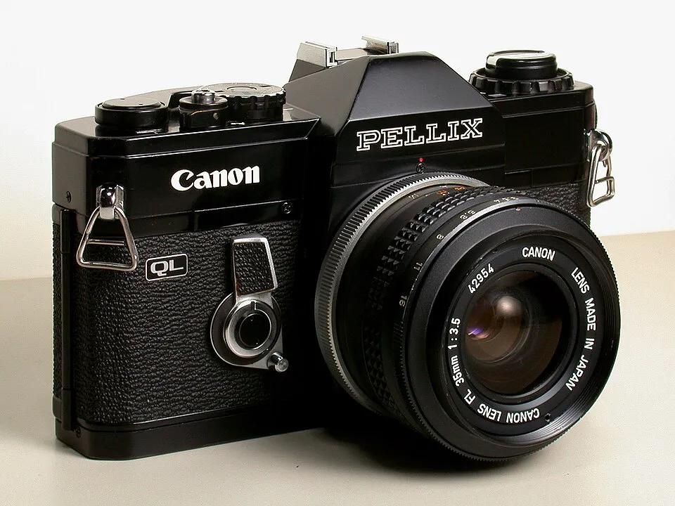 Canon Pellix