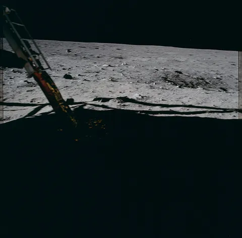 AS11-40-5859 (21473325909)