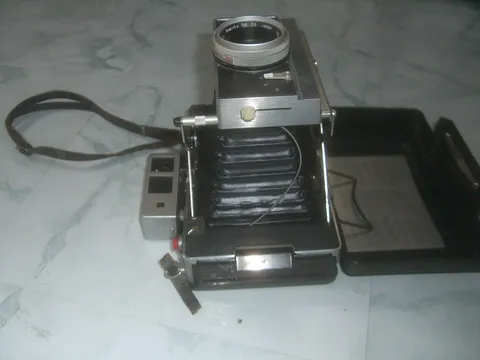 Polaroid Model 180