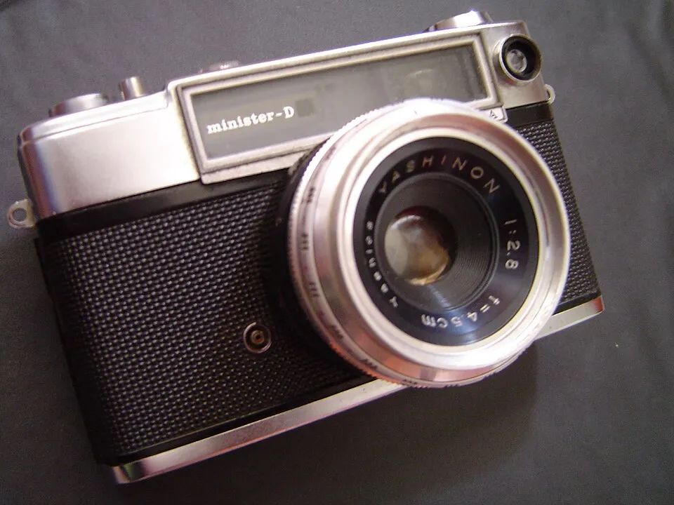Yashica Minister D