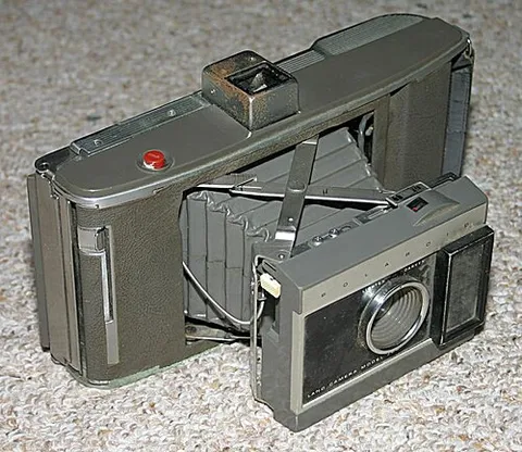 Polaroid Model J66