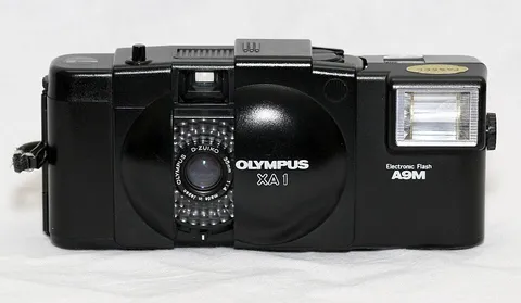 Olympus XA1
