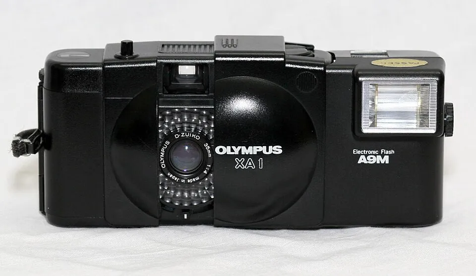 Olympus XA1