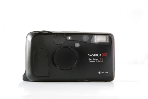 Yashica T4
