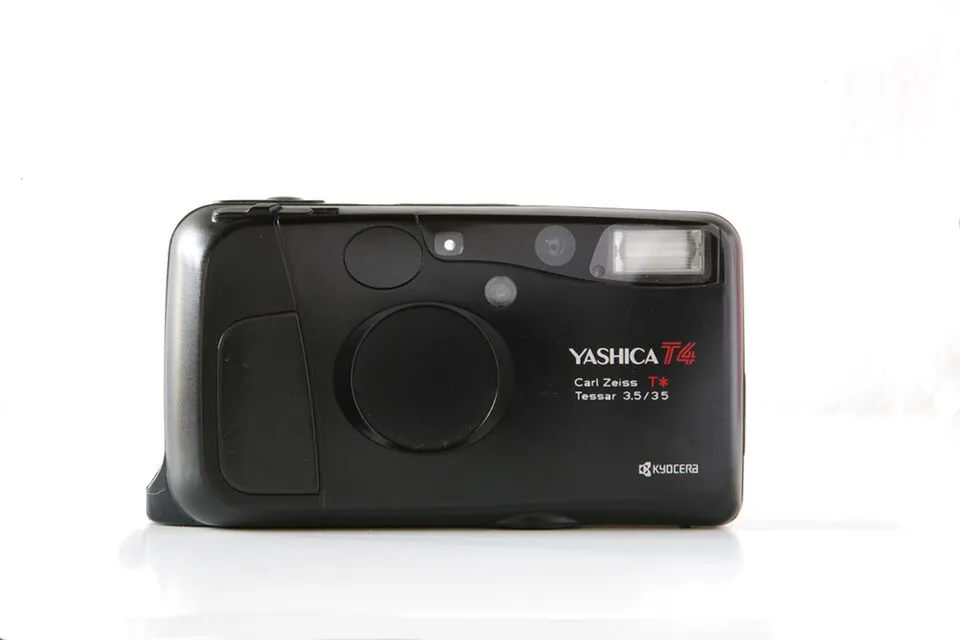 Yashica T4