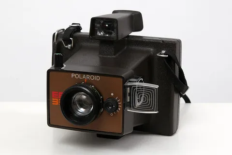 Polaroid EE 33