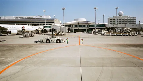 ZZ Naha Airport20110123 02s5