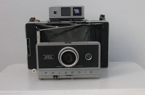 Polaroid Automatic 250
