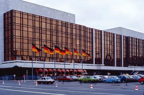 Palast der Republik, Berlin 1990, II, shot on Minolta X-700