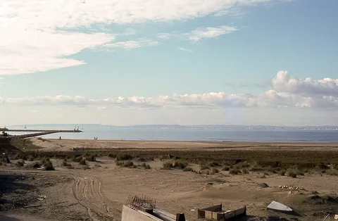 Plage de La Lagune, 1980, shot on Olympus OM-10