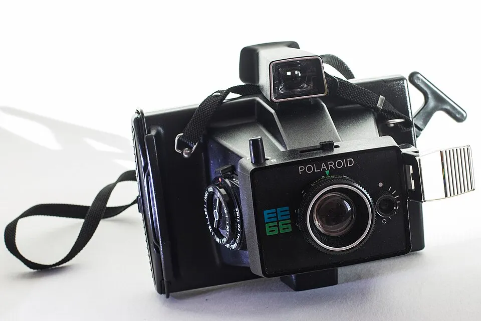 Polaroid EE 66