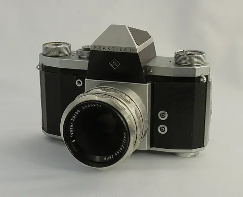 Praktica IV