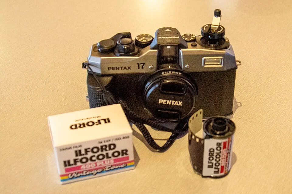 Pentax 17