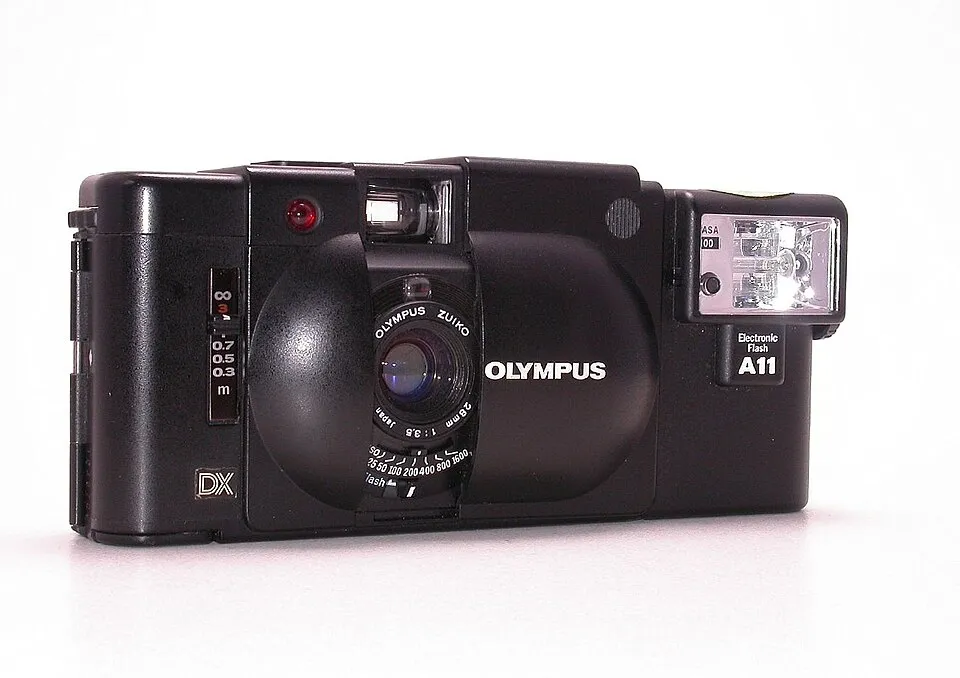 Olympus XA4