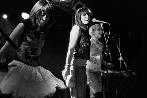 Tilly and the Wall live 20060301