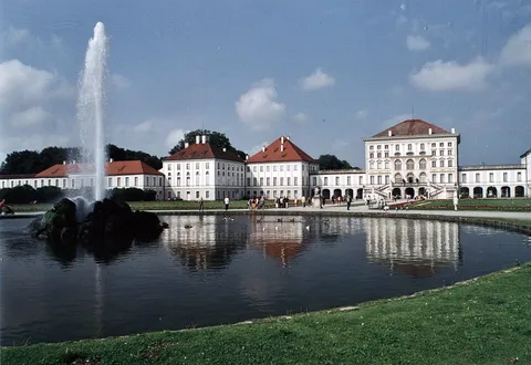 Château de Nymphenburg, left wing, 2000, shot on Olympus OM-10