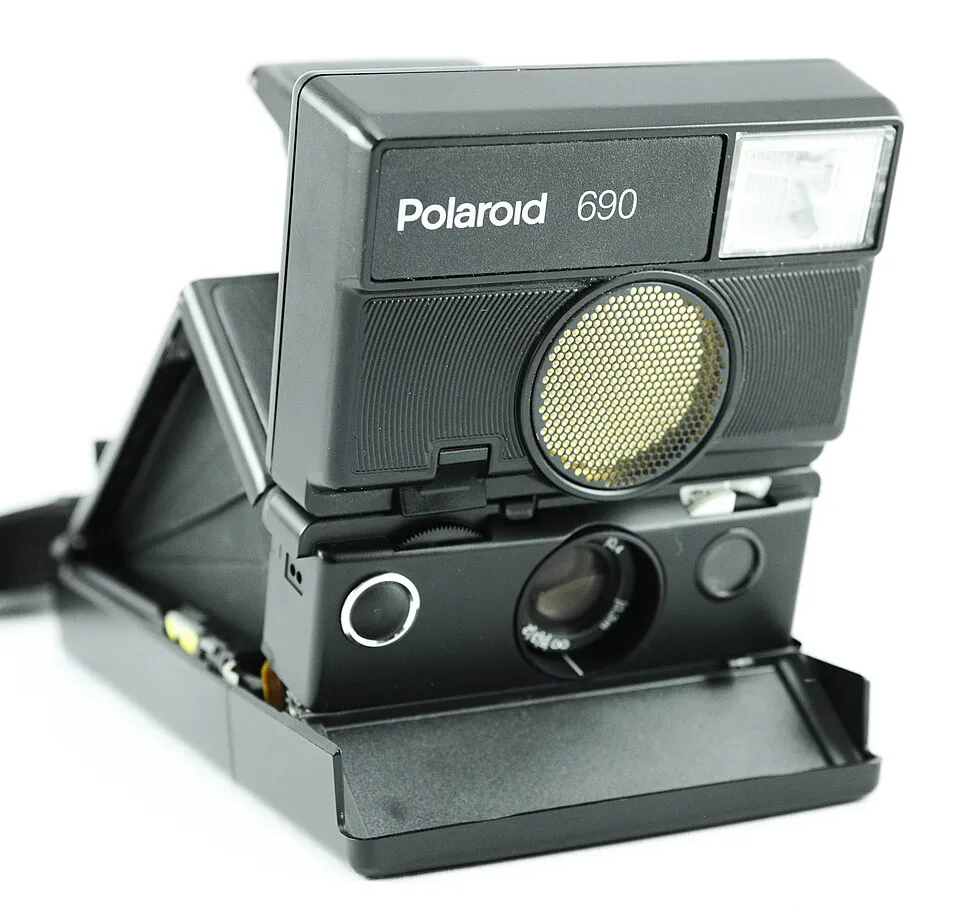 Polaroid 690