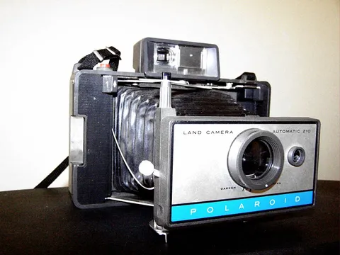 Polaroid Automatic 210