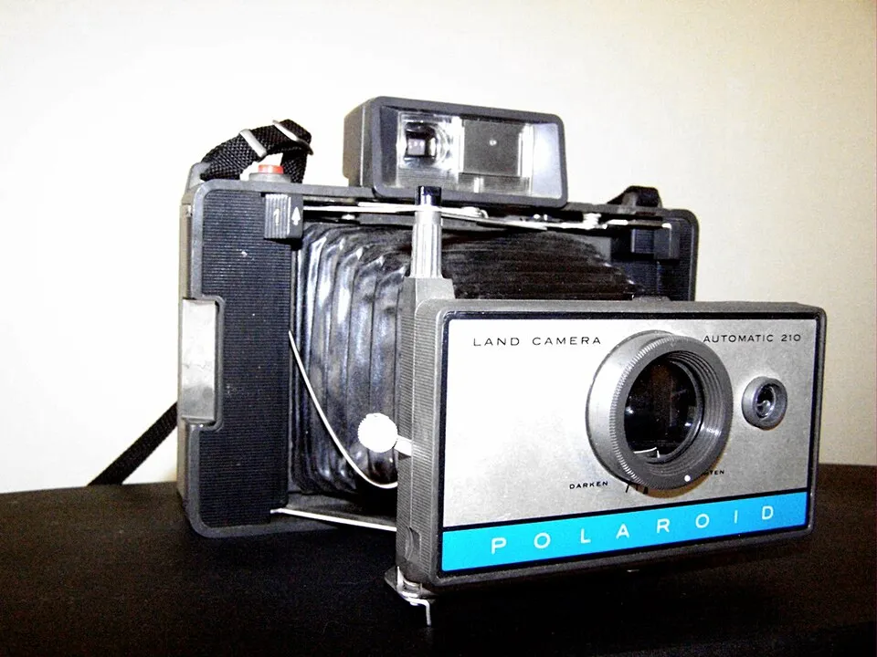 Polaroid Automatic 210