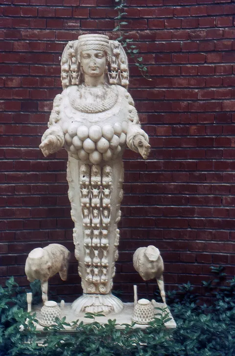 Statue of Artemis, Efes Museum, 1981, shot on Olympus OM-10