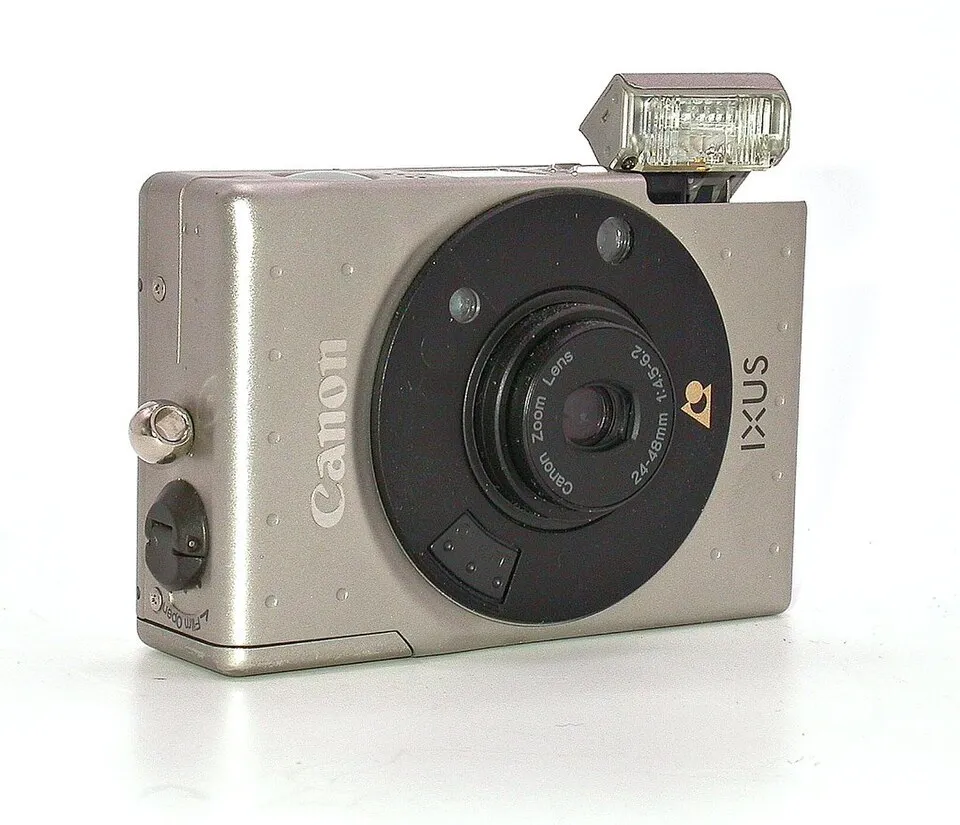 Canon IXUS